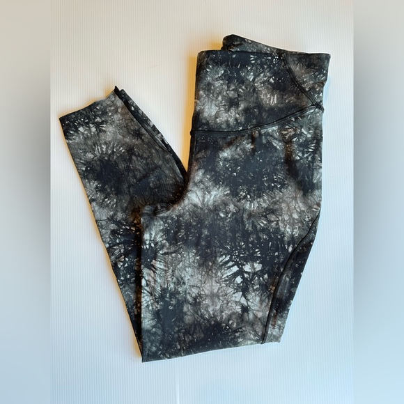 Lululemon Base Pace High-Rise Tight size 8 retail $118 - Picture 2 of 8